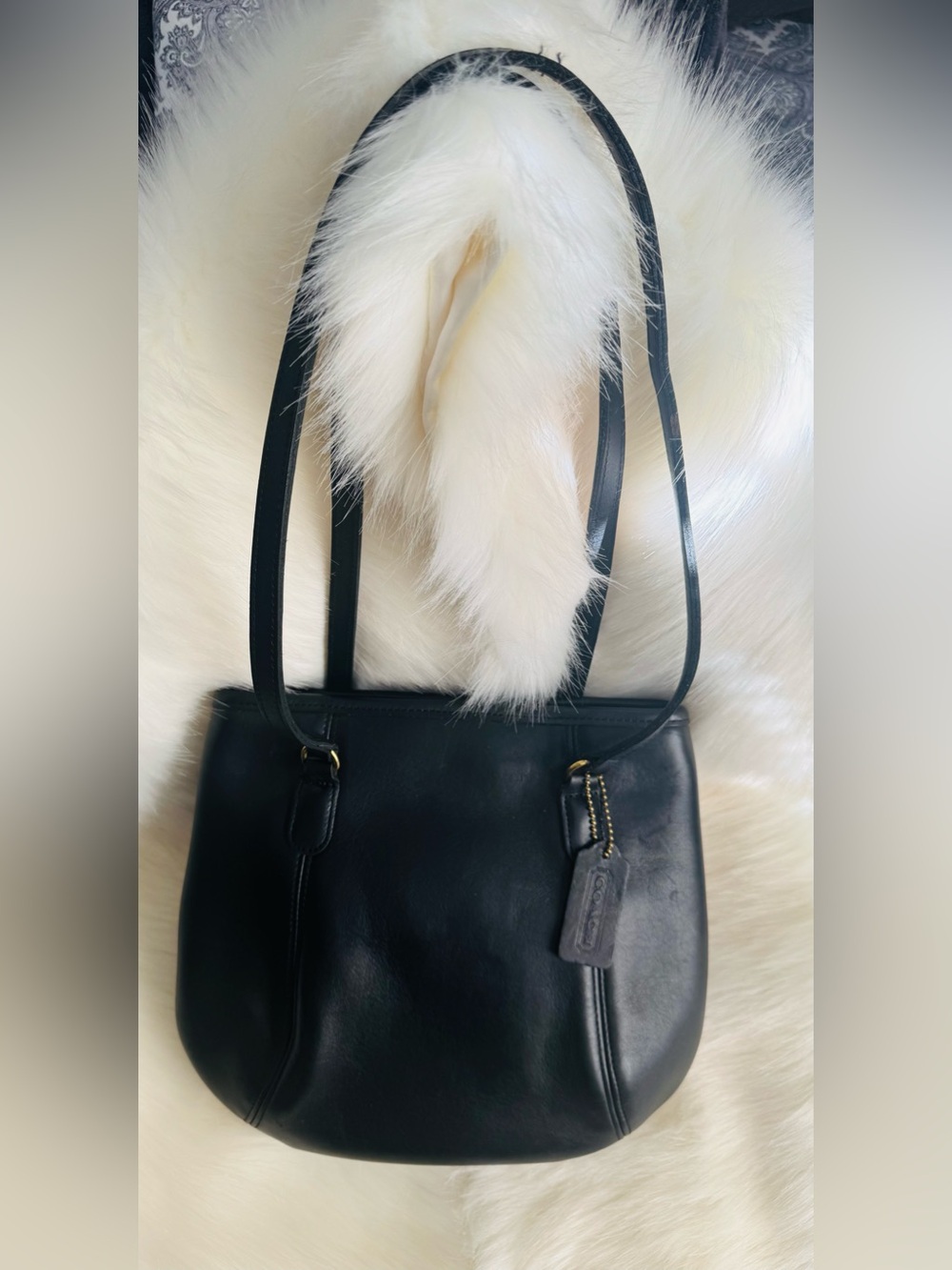Coach 9996 Vintage  Black Leather Double-Strap Shoulder Classic Bag.